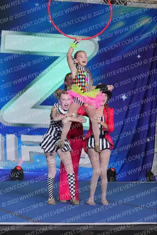 TRICKS DANCE COMPANY DIAMONDS CIRCUS