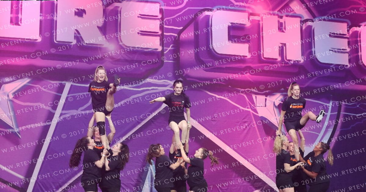 Galaxy Cheerleaders CHAMPAGNE SUPERNOVAS · FC Internationals