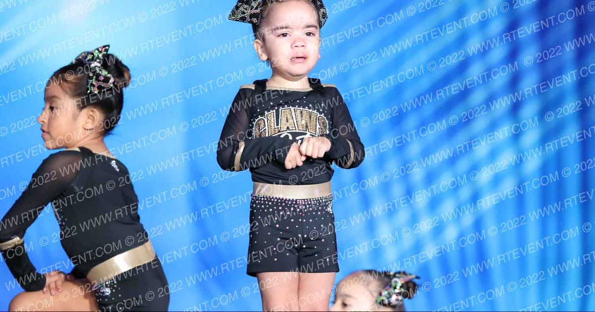 Claws Out All-Stars Tiny Cats · Cali Crown