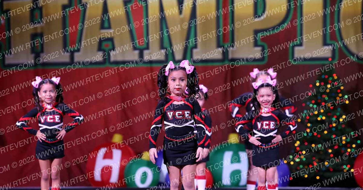 Valley Cheer Elite Hot Pink · Cheer Power Holiday Showdown Houston DIDII