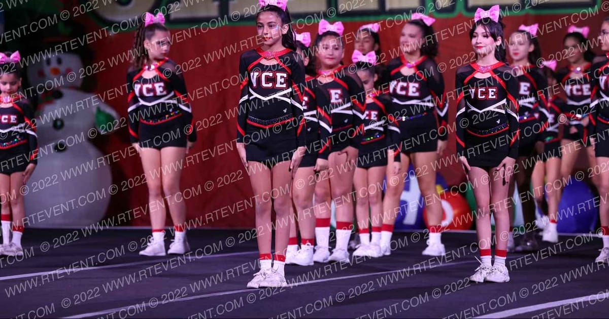 Valley Cheer Elite Pink Flames · Cheer Power Holiday Showdown Houston DIDII