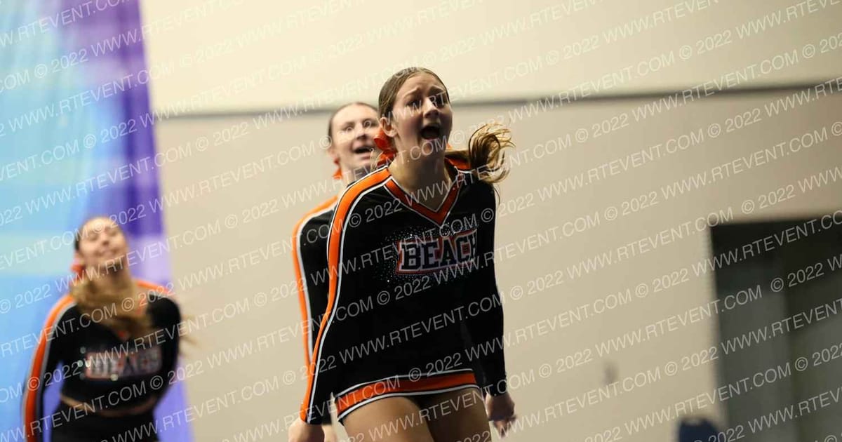 HUNTINGTON BEACH HIGH SCHOOL VARSITY SHOW CHEER · Holiday Showcase SATURDAY ACC NORTH