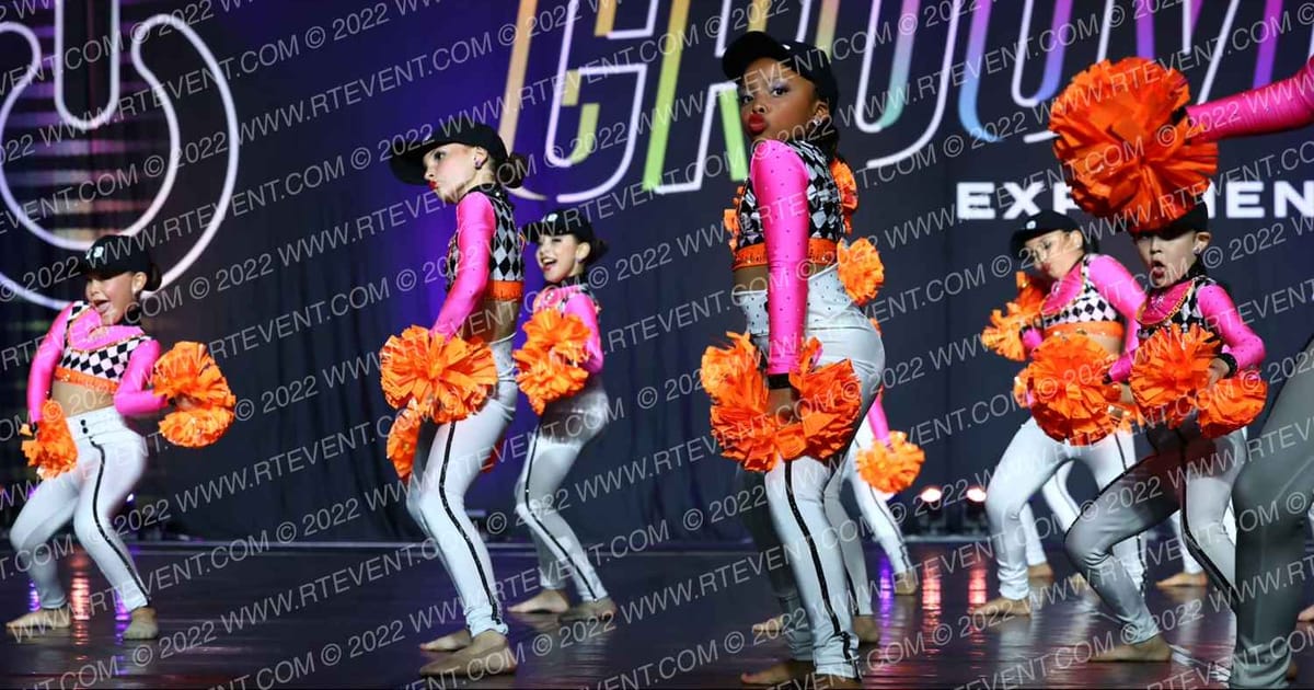 Dance Dynamics Mini Elite Large Pom · Encore Grand Nationals Houston