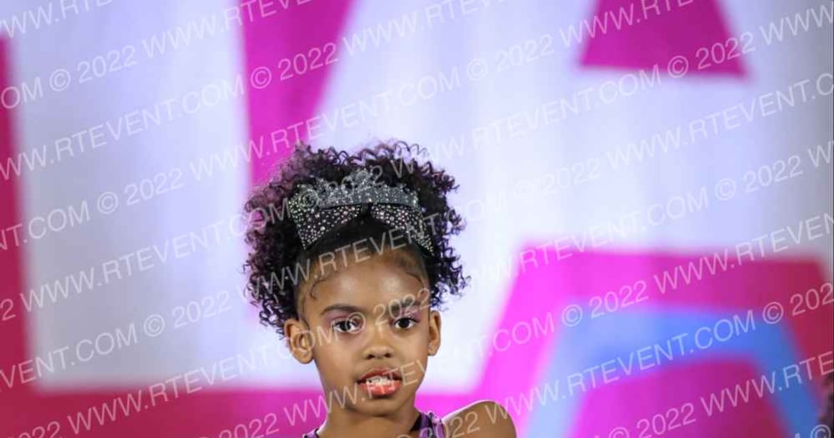 Grace Elite Cheer and Dance Mini Tiaras · Aloha Gatlinburg Showdown DIDII