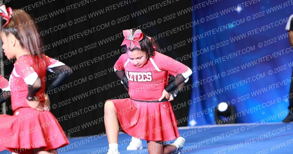 SOUTH GATE AZTECS 10U CHEER · Holiday Showcase SUNDAY ARENA