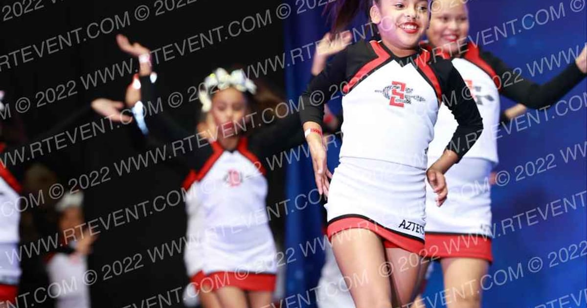 SOUTH GATE AZTECS 10U CHEER · Holiday Showcase SUNDAY ARENA