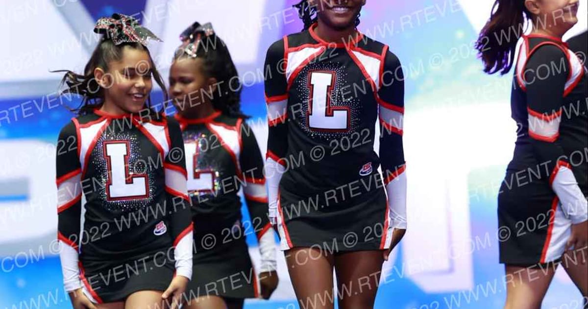 LAKEWOOD JUNIOR PEE WEE LADY LANCERS · Holiday Showcase SUNDAY ARENA