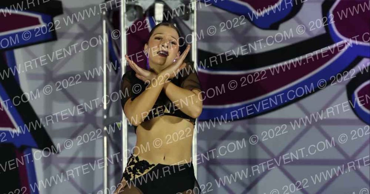 Iowa Elite Dance Team Annabelle Elliott · Dancefest Grand Nationals