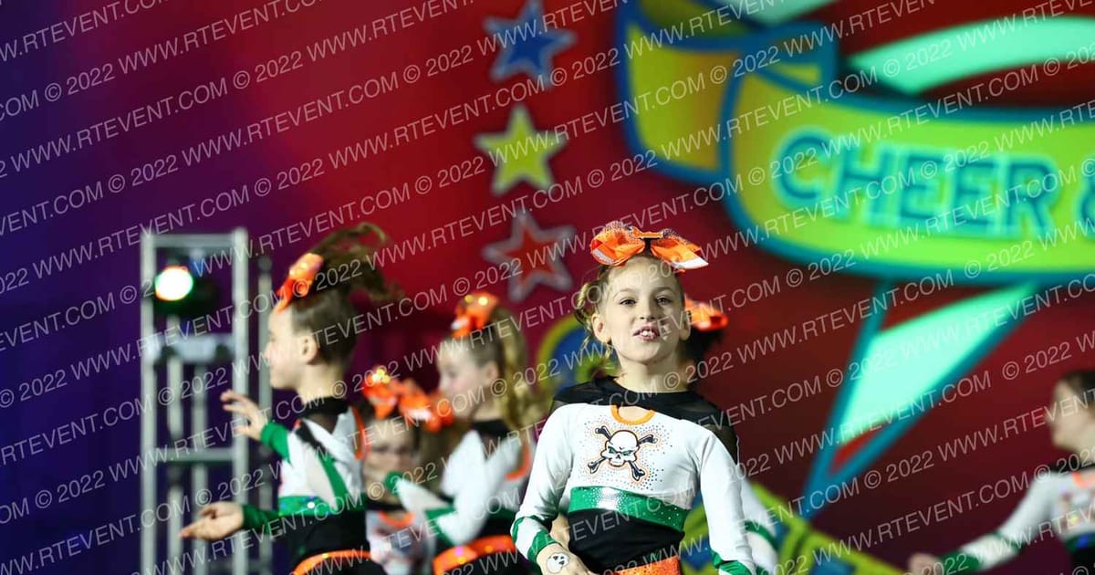 Iowa Elite Cheer - Des Moines Slashers · The American Heartland