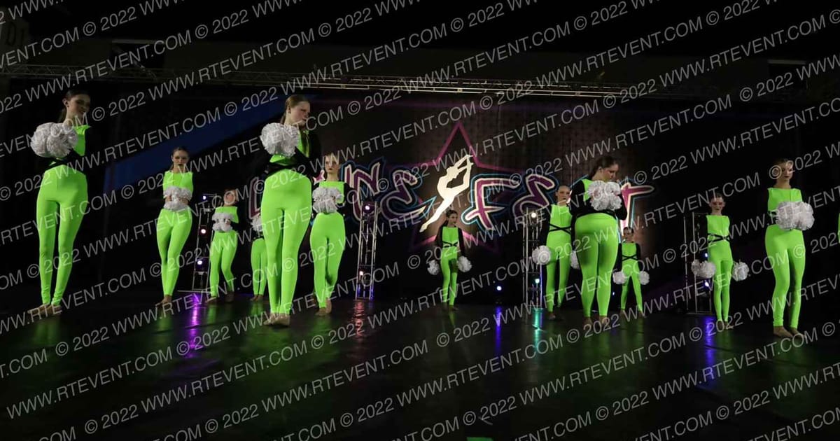 Ultimate Dance & Cheer Junior Large Pom · Dancefest Grand Nationals