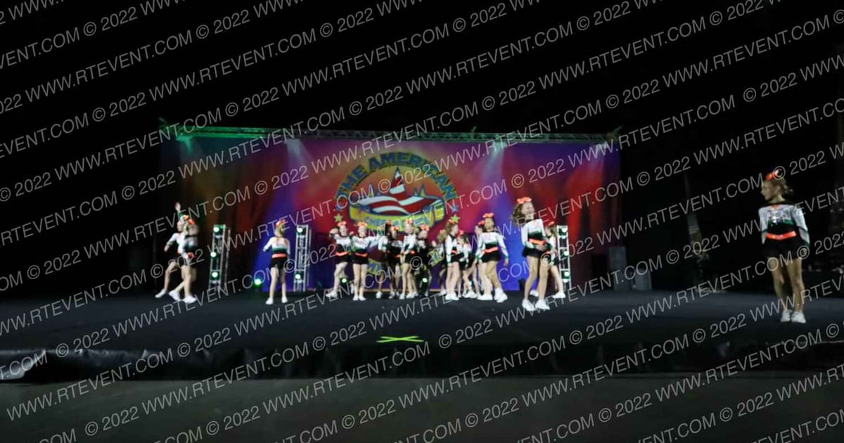 Iowa Elite Cheer - Des Moines Undertakers · The American Heartland