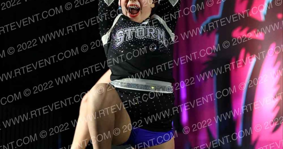 Washington Storm Cheer Rain · Aloha Portland Showdown DIDII