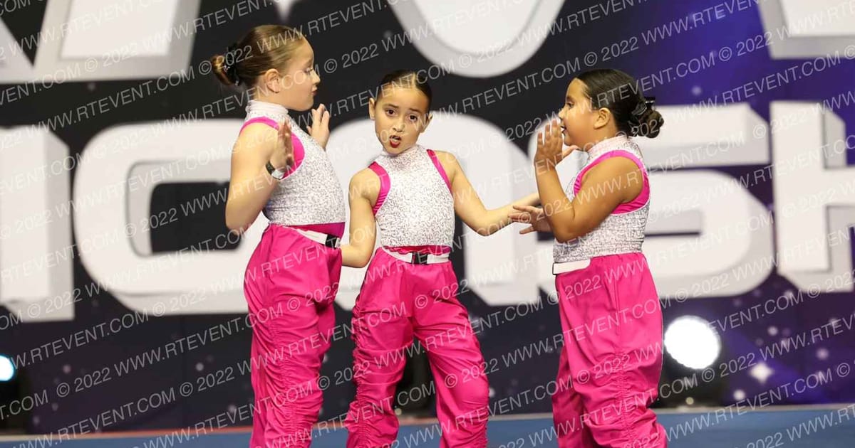 FIREBAUGH FALCON CHEER MIGHTY MITES · Palms and Pyramids