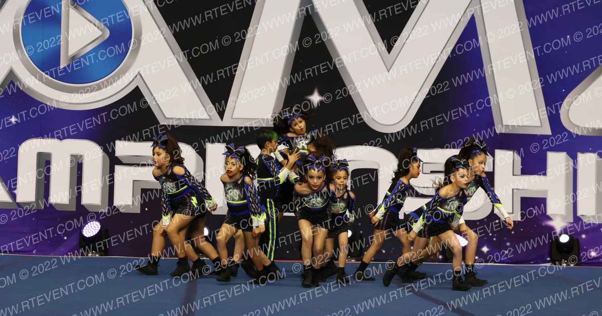 ROYAL STORM ELITE SHADE · Palms and Pyramids