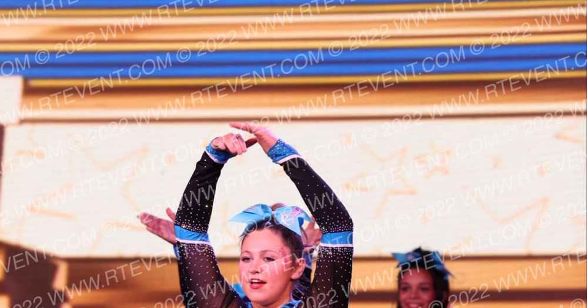 Gravity Cheer Lady Stars · Foxwoods